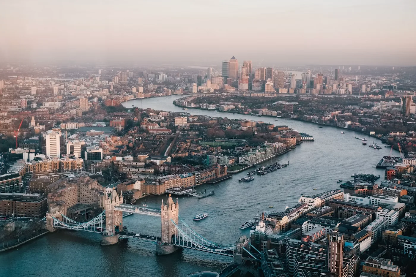 Big Ben and the Houses of Parliament representing top universities in London